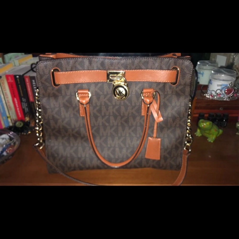 Michael Kors Purse in like new condition, retail price was almost $300